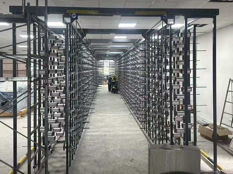 На объекте на Филиппинах: завершена установка бункера для тары.